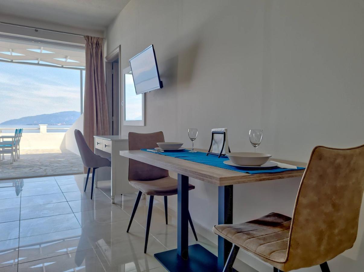 Epipleon Luxury Suites: Spacious Sea-View Suite with Expansive Terrace Nafpaktos Exterior photo