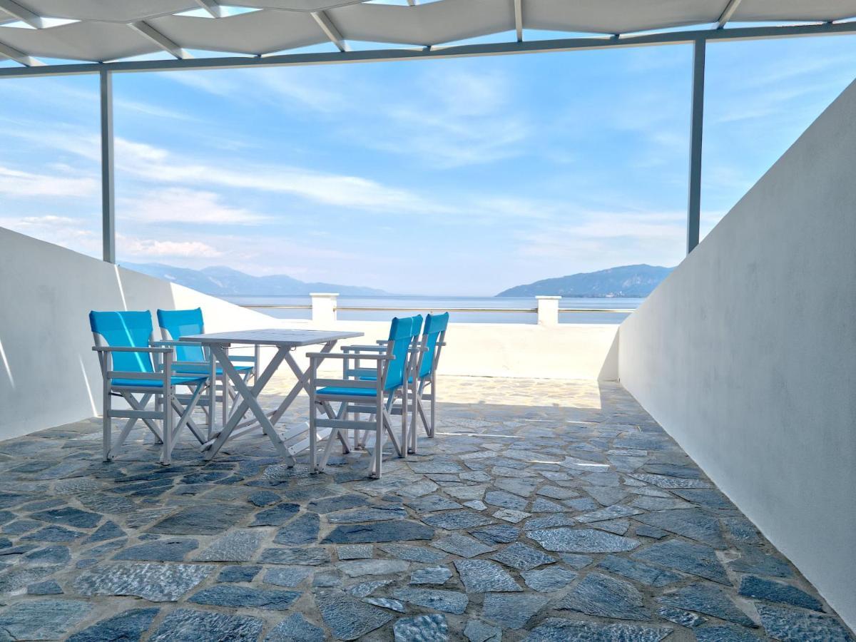 Epipleon Luxury Suites: Spacious Sea-View Suite with Expansive Terrace Nafpaktos Exterior photo